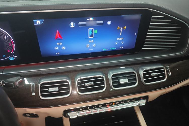 Used Mercedes-Benz GLE 2024 Refreshed GLE 350 4MATIC Stylish Edition Audio And AC Panel