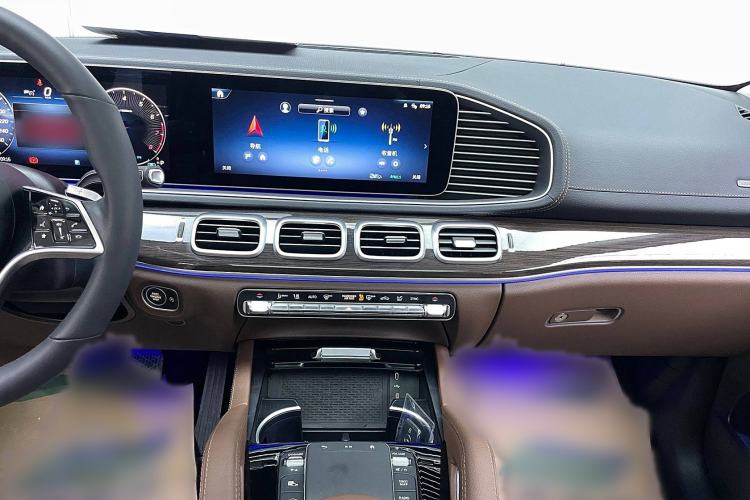 Used Mercedes-Benz GLE 2024 Refreshed GLE 350 4MATIC Stylish Edition Audio And AC Panel