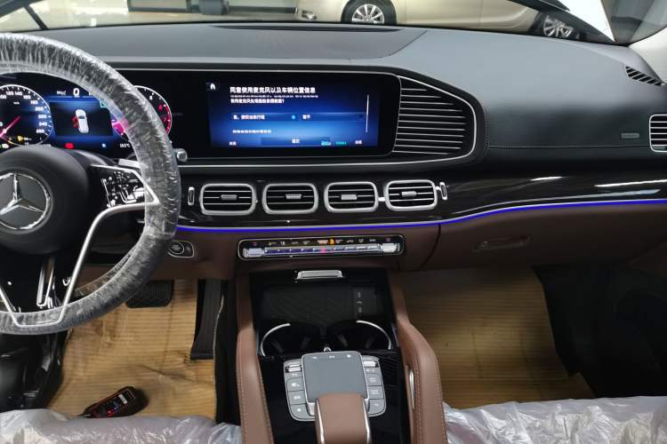 Used Mercedes-Benz GLE 2024 Refreshed GLE 350 4MATIC Stylish Edition Audio And AC Panel