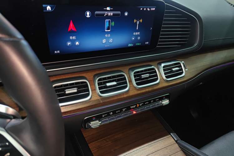 Used Mercedes-Benz GLE 2024 GLE 450 4MATIC Stylish Model Audio And AC Panel