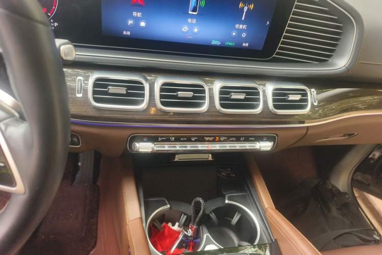 Used Mercedes-Benz GLE 2024 Refreshed GLE 350 4MATIC Stylish Edition Audio And AC Panel