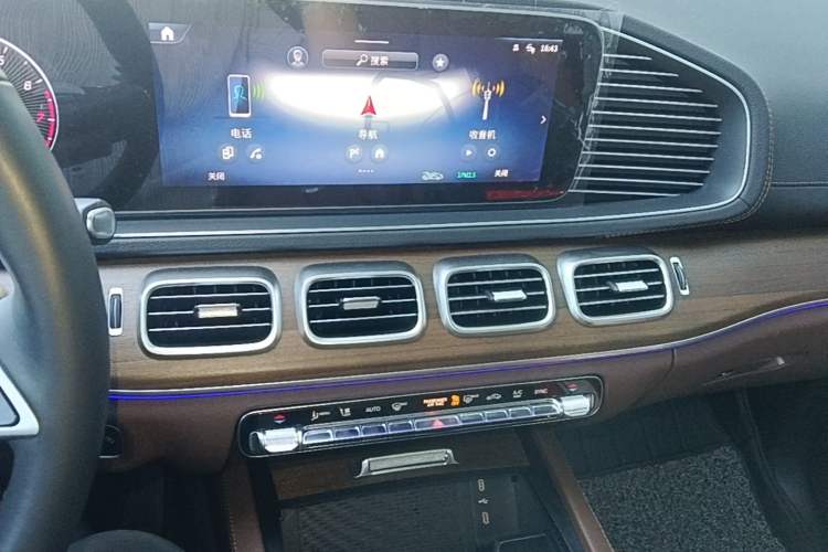 Used Mercedes-Benz GLE 2024 GLE 450 4MATIC Stylish Model Audio And AC Panel