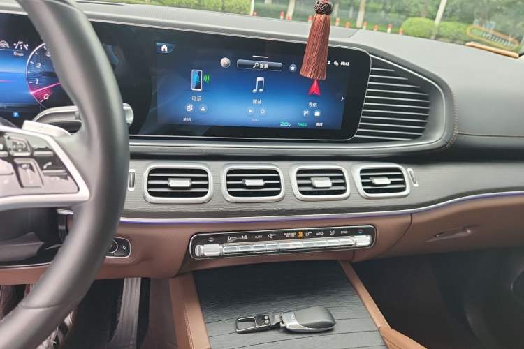 Used Mercedes-Benz GLE 2024 GLE 450 4MATIC Luxury Model Audio And AC Panel