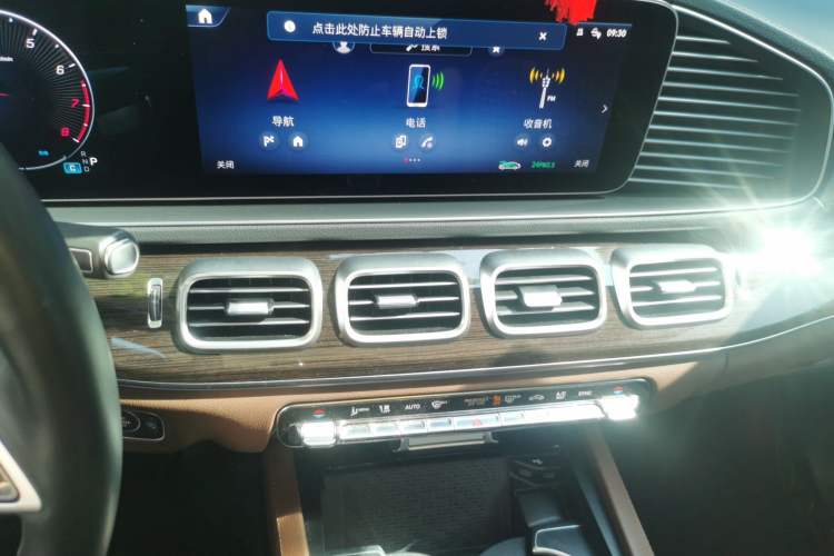 Used Mercedes-Benz GLE 2024 GLE 350 4MATIC Dynamic Edition Audio And AC Panel