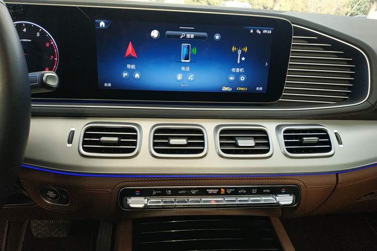 Used Mercedes-Benz GLE 2024 GLE 350 4MATIC Dynamic Edition Audio And AC Panel