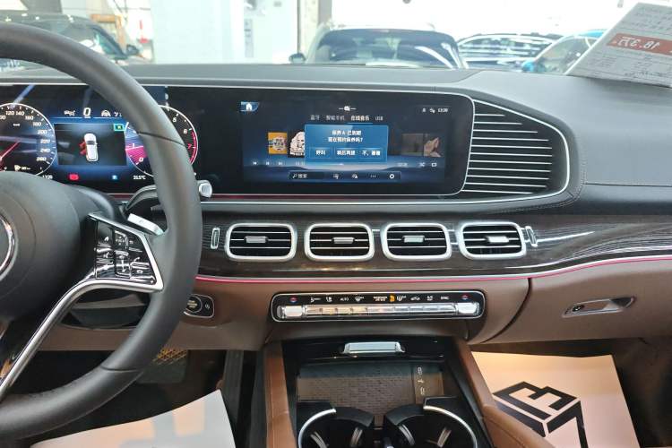 Used Mercedes-Benz GLE 2024 Refreshed GLE 350 4MATIC Stylish Edition Audio And AC Panel