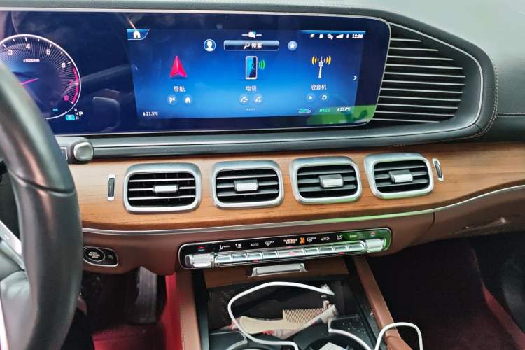 Used Mercedes-Benz GLE 2024 GLE 450 4MATIC Stylish Model Audio And AC Panel