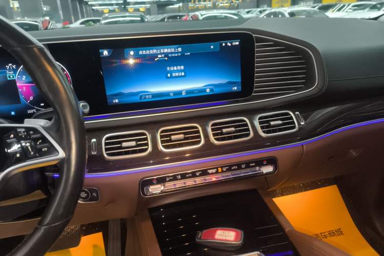 Used Mercedes-Benz GLE 2024 Refreshed GLE 350 4MATIC Stylish Edition Audio And AC Panel