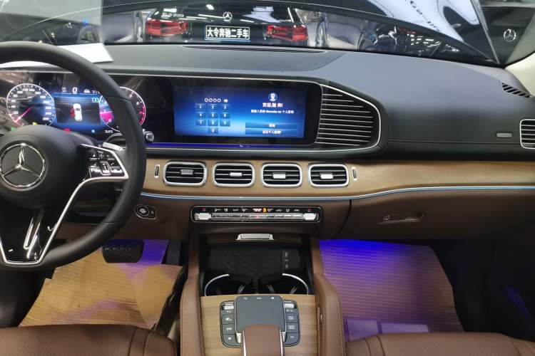Used Mercedes-Benz GLE 2024 GLE 450 4MATIC Stylish Model Audio And AC Panel