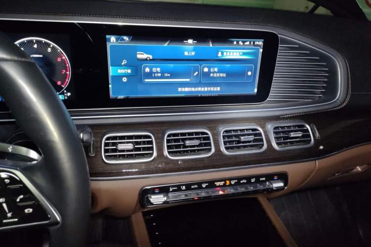 Used Mercedes-Benz GLE 2024 GLE 350 4MATIC Dynamic Edition Audio And AC Panel