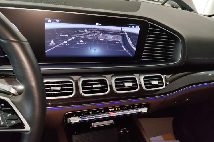 Used Mercedes-Benz GLE 2024 Refreshed GLE 350 4MATIC Stylish Edition Audio And AC Panel