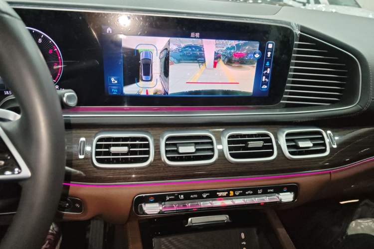Used Mercedes-Benz GLE 2024 Refreshed GLE 350 4MATIC Stylish Edition Audio And AC Panel
