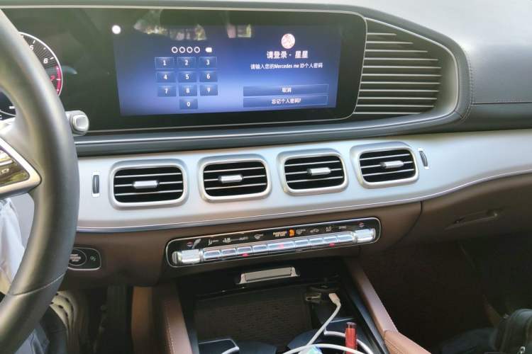 Used Mercedes-Benz GLE 2024 GLE 350 4MATIC Dynamic Edition Audio And AC Panel