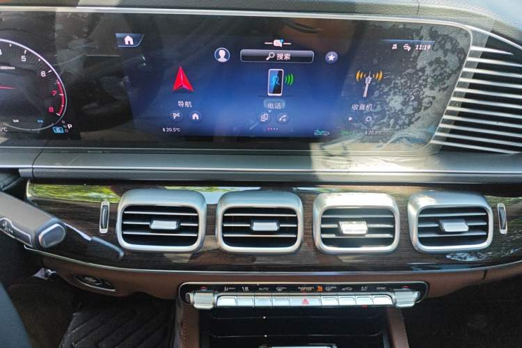 Used Mercedes-Benz GLE 2024 Refreshed GLE 350 4MATIC Stylish Edition Audio And AC Panel