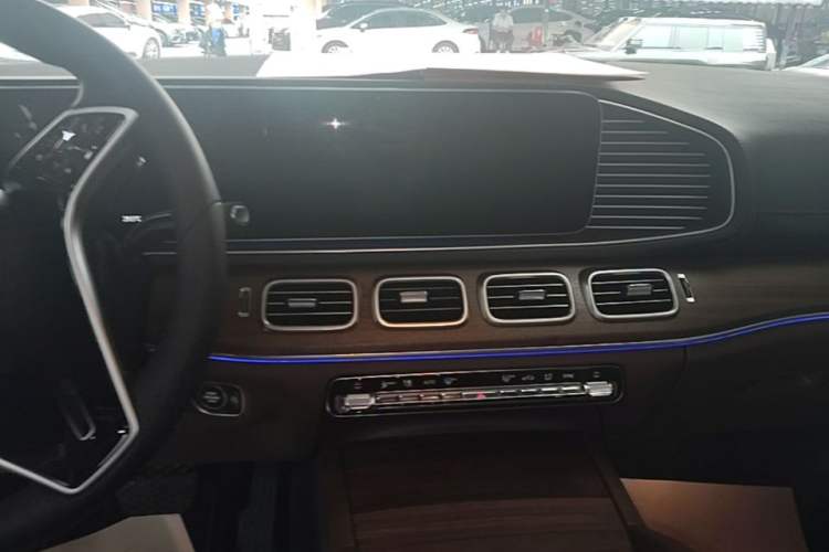 Used Mercedes-Benz GLE 2024 GLE 450 4MATIC Stylish Model Audio And AC Panel