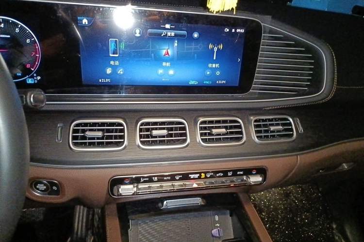 Used Mercedes-Benz GLE 2024 GLE 450 4MATIC Luxury Model Audio And AC Panel