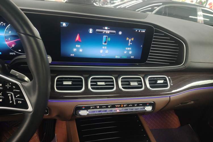 Used Mercedes-Benz GLE 2024 Refreshed GLE 350 4MATIC Stylish Edition Audio And AC Panel