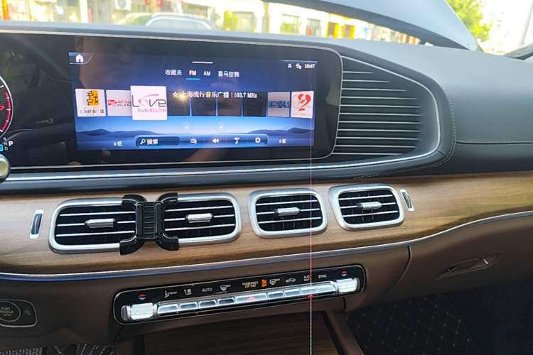 Used Mercedes-Benz GLE 2024 GLE 450 4MATIC Stylish Model Audio And AC Panel