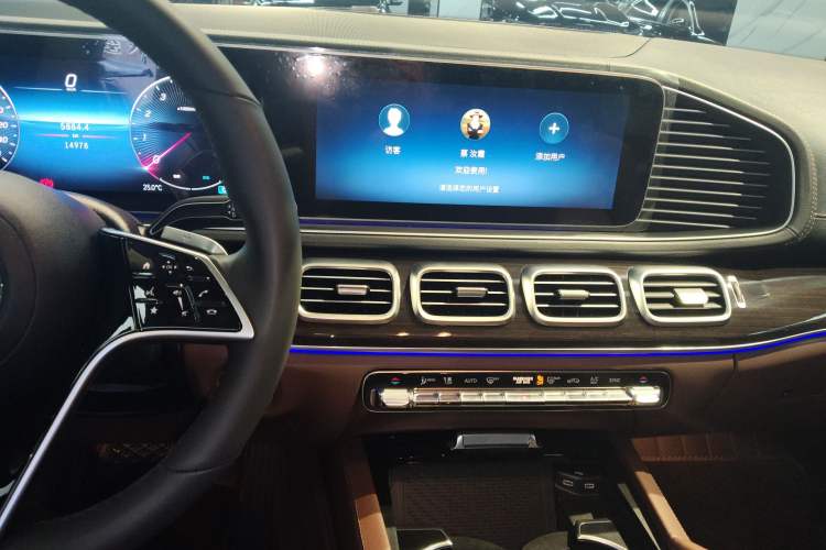 Used Mercedes-Benz GLE 2024 GLE 350 4MATIC Stylish Model Audio And AC Panel