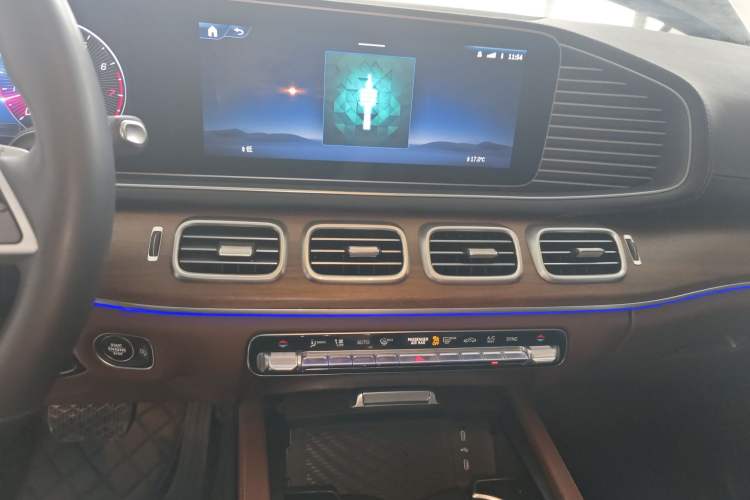 Used Mercedes-Benz GLE 2024 GLE 450 4MATIC Stylish Model Audio And AC Panel