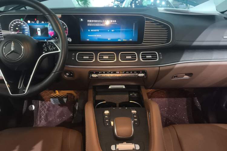 Used Mercedes-Benz GLE 2024 GLE 450 4MATIC Luxury Model Audio And AC Panel