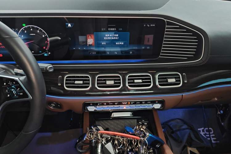 Used Mercedes-Benz GLE 2024 Refreshed GLE 350 4MATIC Stylish Edition Audio And AC Panel