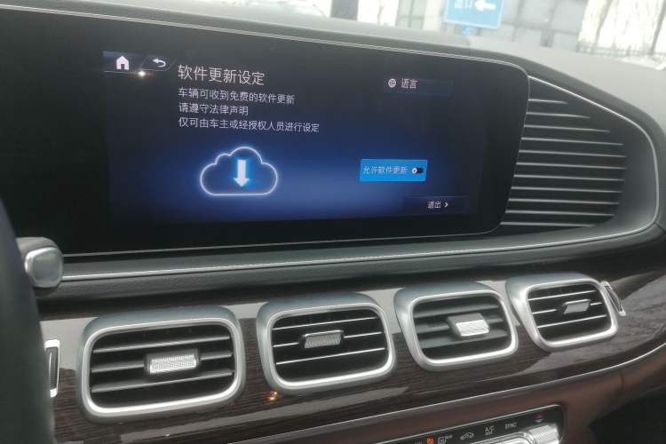 Used Mercedes-Benz GLE 2024 Refreshed GLE 350 4MATIC Stylish Edition Audio And AC Panel
