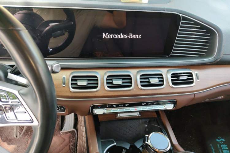 Used Mercedes-Benz GLE 2024 GLE 450 4MATIC Stylish Model Audio And AC Panel