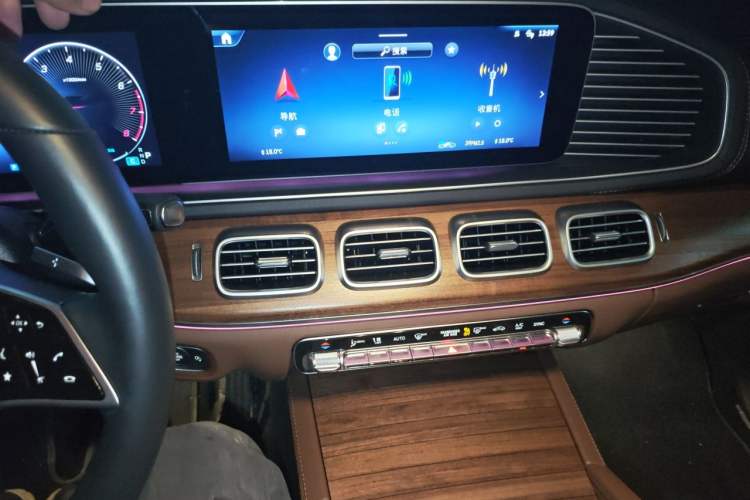 Used Mercedes-Benz GLE 2024 GLE 450 4MATIC Stylish Model Audio And AC Panel