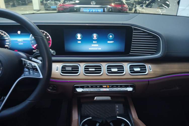 Used Mercedes-Benz GLE 2024 GLE 450 4MATIC Stylish Model Audio And AC Panel
