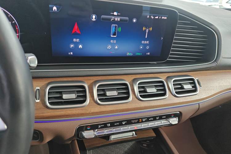 Used Mercedes-Benz GLE 2024 GLE 450 4MATIC Stylish Model Audio And AC Panel