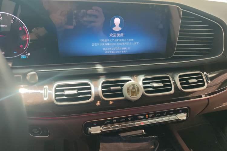 Used Mercedes-Benz GLE 2024 Refreshed GLE 350 4MATIC Stylish Edition Audio And AC Panel