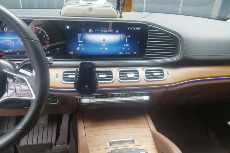 Used Mercedes-Benz GLE 2024 GLE 450 4MATIC Stylish Model Audio And AC Panel