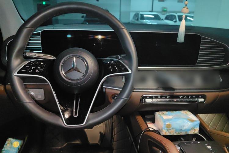 Used Mercedes-Benz GLE 2024 GLE 450 4MATIC Luxury Model Center Console