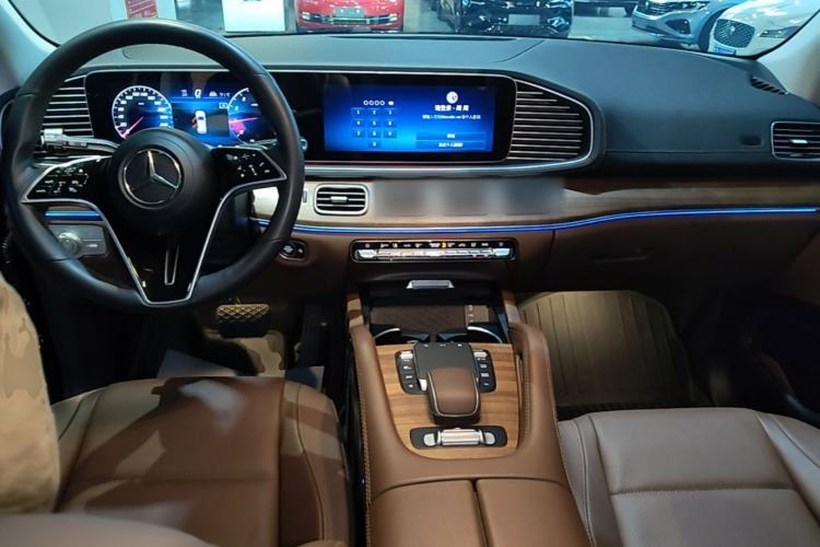 Used Mercedes-Benz GLE 2024 GLE 450 4MATIC Stylish Model Center Console