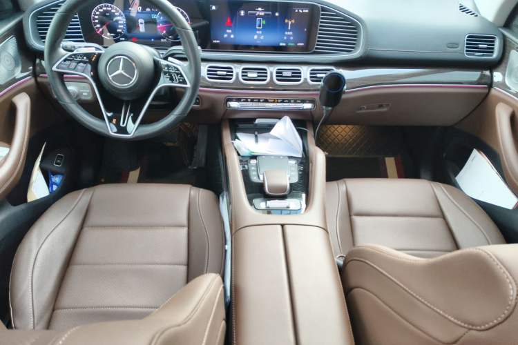 Used Mercedes-Benz GLE 2024 Refreshed GLE 350 4MATIC Stylish Edition Center Console
