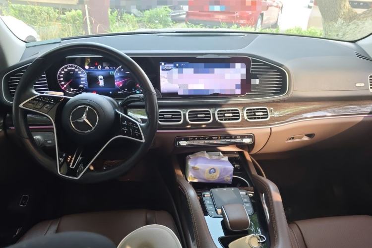 Used Mercedes-Benz GLE 2024 GLE 350 4MATIC Stylish Model Center Console