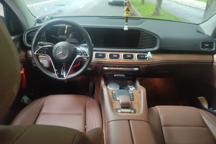 Used Mercedes-Benz GLE 2024 GLE 450 4MATIC Stylish Model Center Console