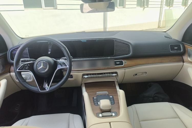 Used Mercedes-Benz GLE 2024 GLE 450 4MATIC Stylish Model Center Console