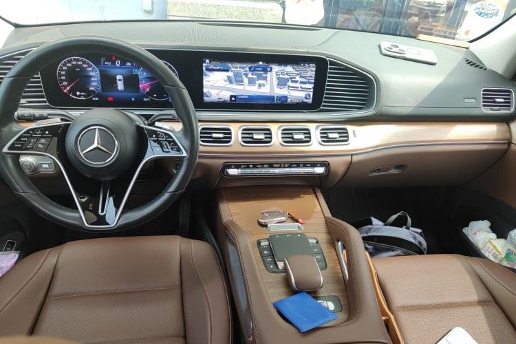 Used Mercedes-Benz GLE 2024 GLE 450 4MATIC Stylish Model Center Console