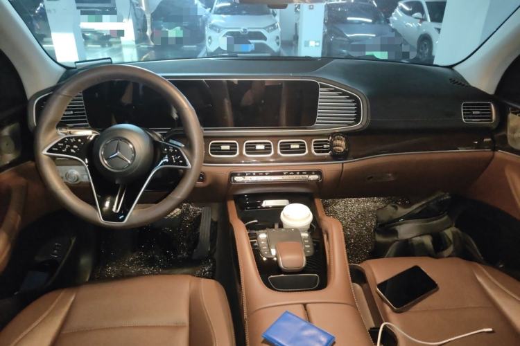 Used Mercedes-Benz GLE 2024 Refreshed GLE 350 4MATIC Stylish Edition Center Console