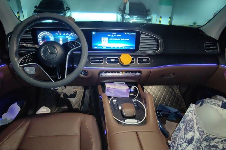 Used Mercedes-Benz GLE 2024 GLE 450 4MATIC Luxury Model Center Console