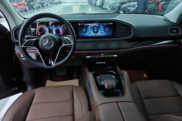 Used Mercedes-Benz GLE 2024 GLE 350 4MATIC Stylish Model Center Console