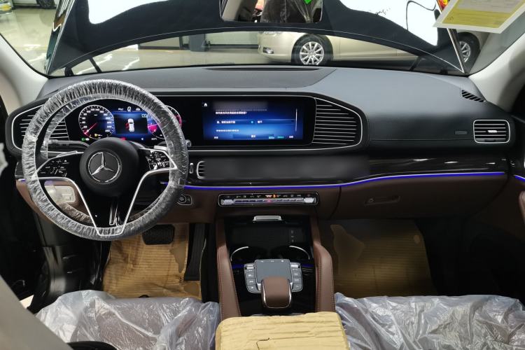 Used Mercedes-Benz GLE 2024 Refreshed GLE 350 4MATIC Stylish Edition Center Console