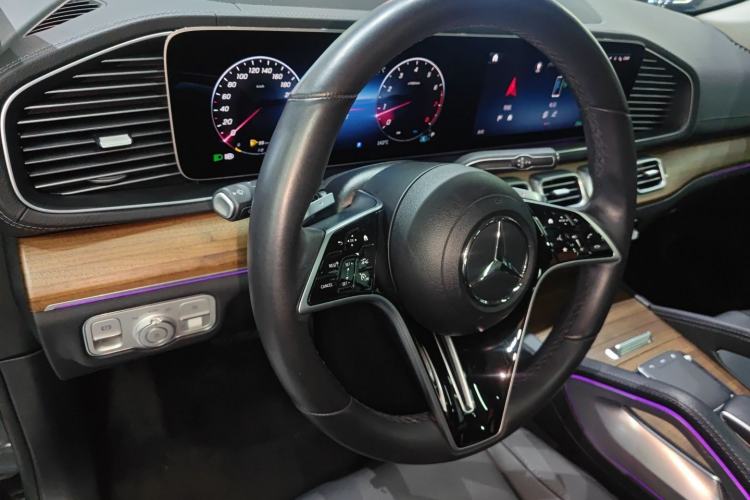 Used Mercedes-Benz GLE 2024 GLE 450 4MATIC Stylish Model Center Console