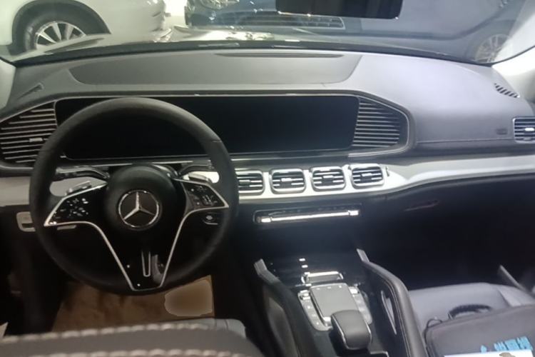 Used Mercedes-Benz GLE 2024 GLE 350 4MATIC Dynamic Edition Center Console