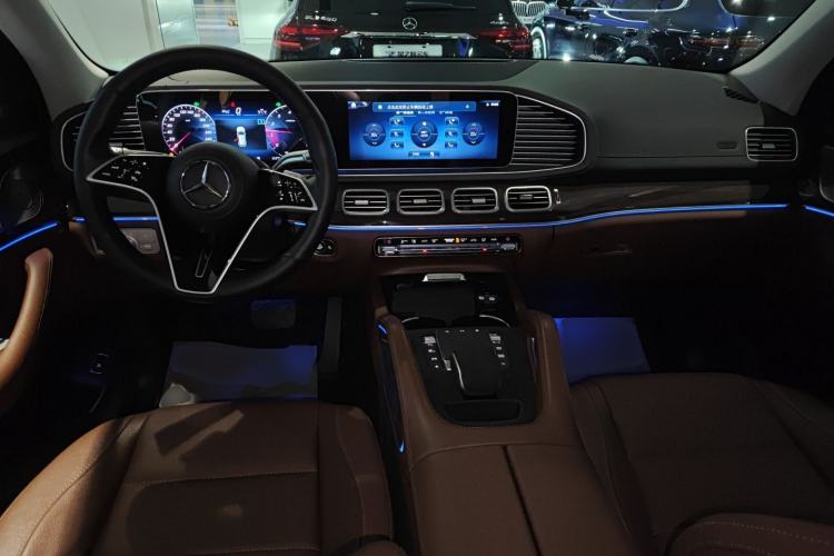 Used Mercedes-Benz GLE 2024 GLE 350 4MATIC Stylish Model Center Console