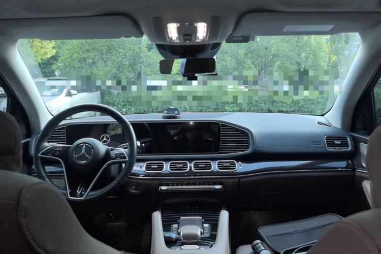 Used Mercedes-Benz GLE 2024 Refreshed GLE 350 4MATIC Stylish Edition Center Console
