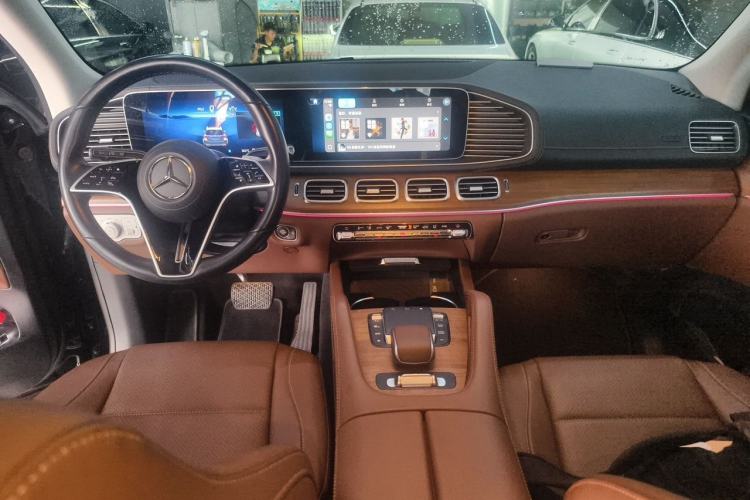 Used Mercedes-Benz GLE 2024 GLE 450 4MATIC Stylish Model Center Console