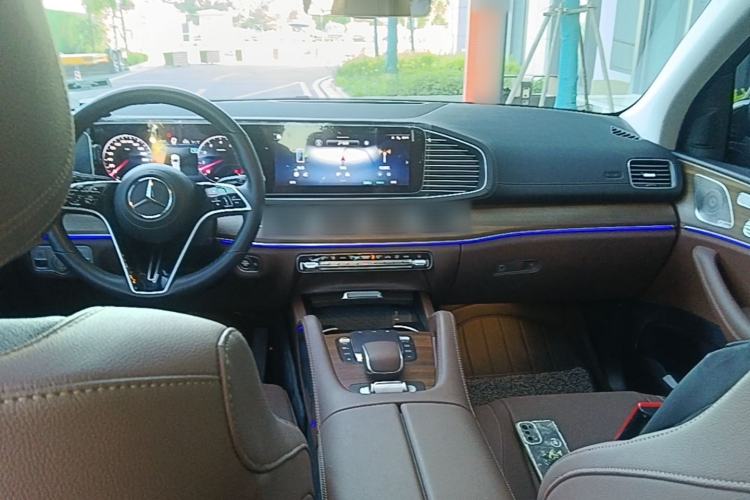 Used Mercedes-Benz GLE 2024 GLE 450 4MATIC Stylish Model Center Console